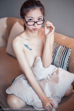 一个吃我乳房一个吃我B